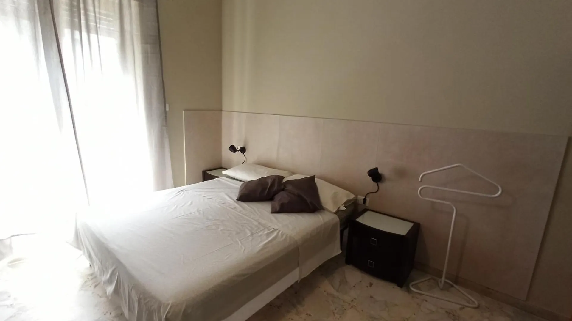 Don Aurelio In Citta Daire Acireale 0*,  İtalya